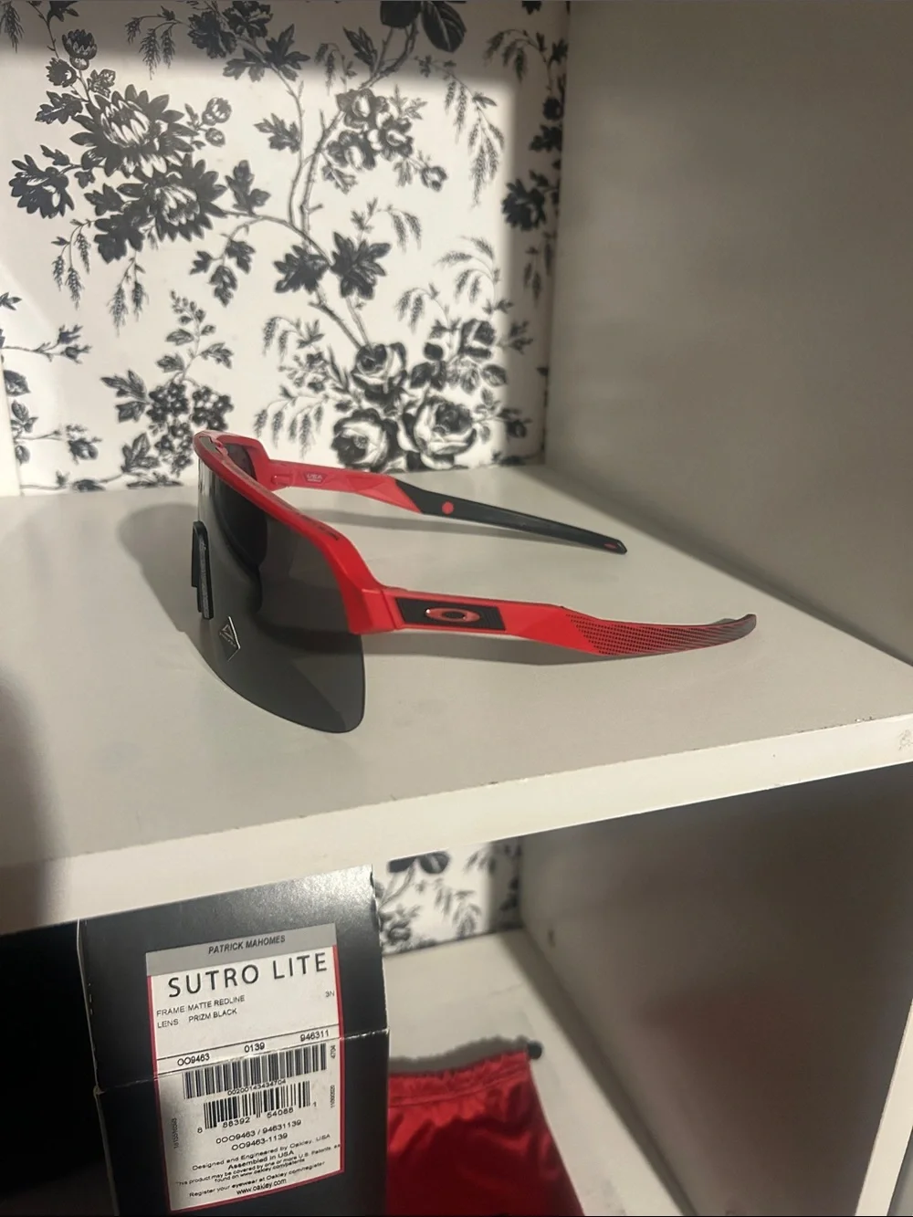 Oakley sutro lite